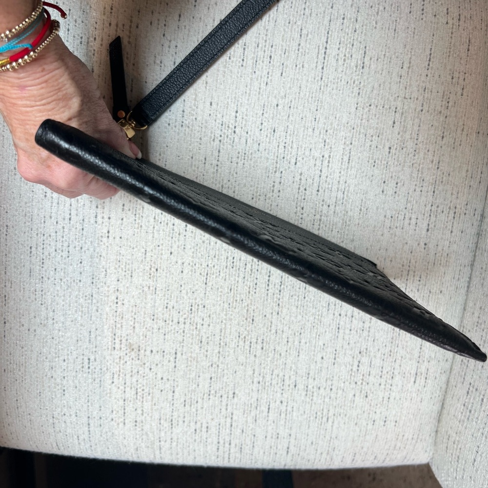 🩷🩷🩷 Louis Vuitton Black Monogram Wristlet-Melanie Pochette MM - Picture 11 of 16